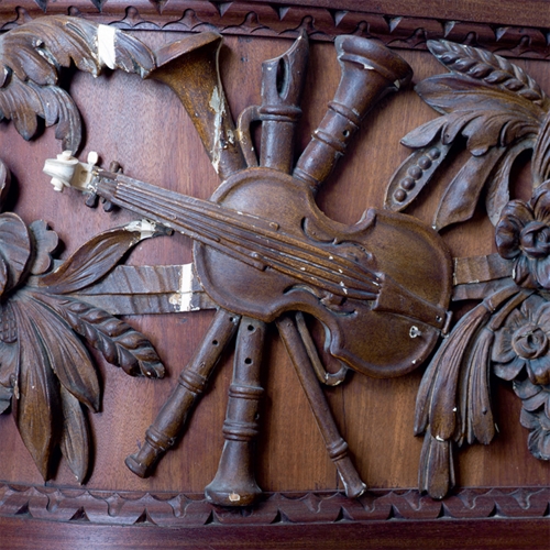 Case detail: musical instruments